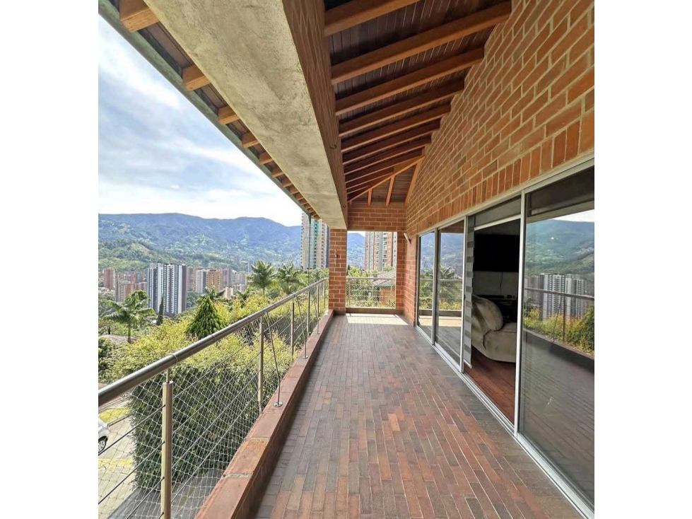 VENDO HERMOSA CASA EN SABANETA, SECTOR AVES MARIA