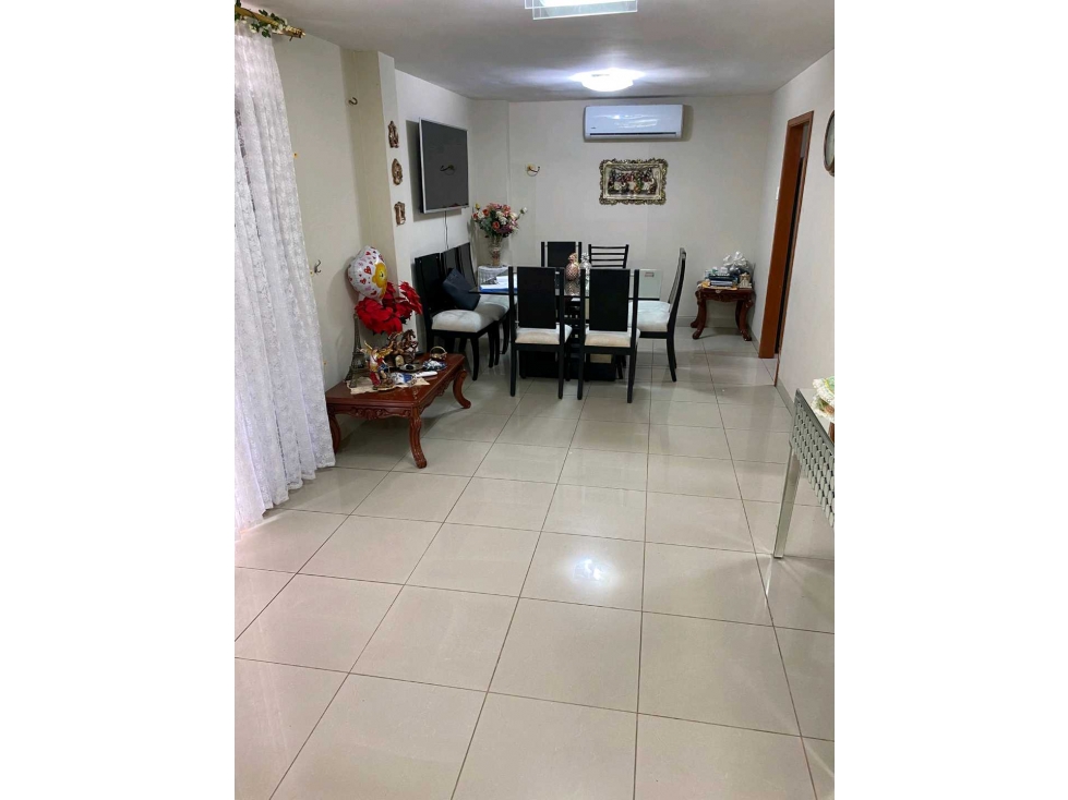 VENDO HERMOSA CASA EN URB. CATALUÑA - 2