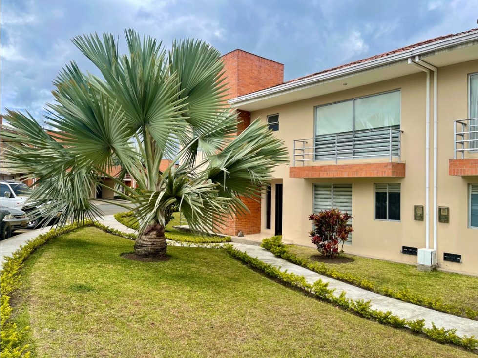 VENDO HERMOSA CASA ESQUINERA EN VALLE ROBLEDO