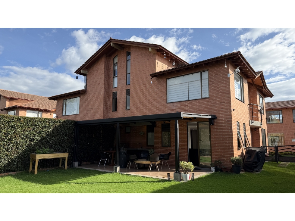 Vendo hermosa casa esquinera en conjunto a 5 minutos de Fontanar — foto 2