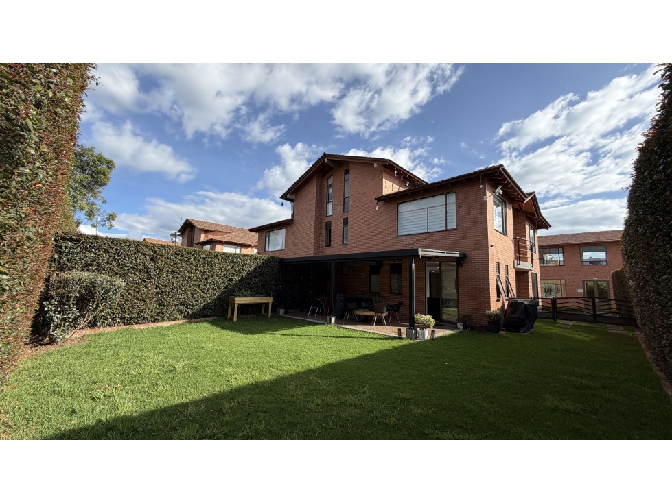 Vendo hermosa casa esquinera en conjunto a 5 minutos de Fontanar