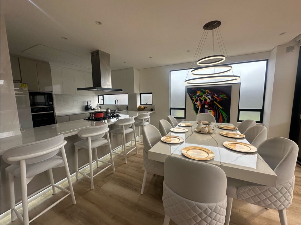 VENDO HERMOSA CASA ESQUINERA REMODELADA — foto 2