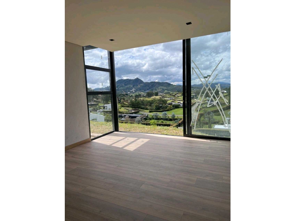 HERMOSA CASA FINCA PARA ESTRENAR EN EL ORIENTE CON LA MEJOR VISTA — foto 5