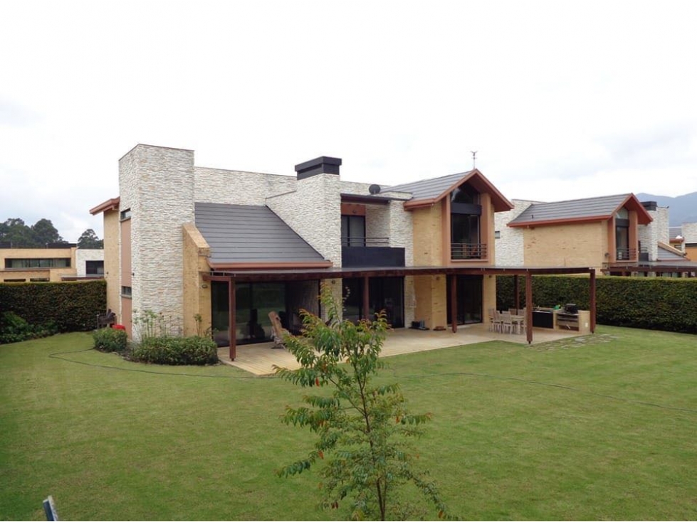 VENDO HERMOSA CASA HATO GRANDE SOPO