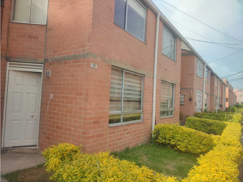 VENDO HERMOSA CASA LA FINCA MADRID — foto 4
