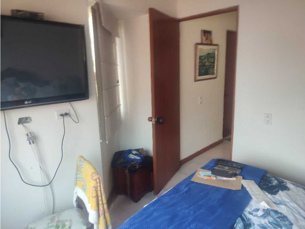 VENDO HERMOSA CASA LA FINCA MADRID — foto 6