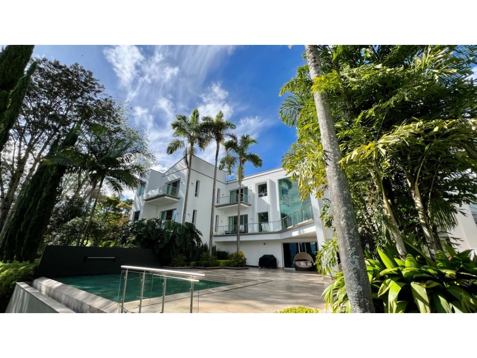 VENDO HERMOSA CASA / LAS PALMAS MEDELLIN /PISCINA Y VISTA A LA CIUDAD