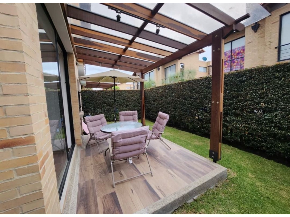 VENDO HERMOSA CASA MILLA DE ORO