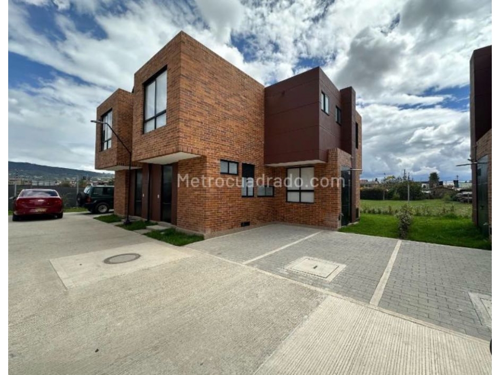 VENDO HERMOSA CASA PARA ESTRENAR