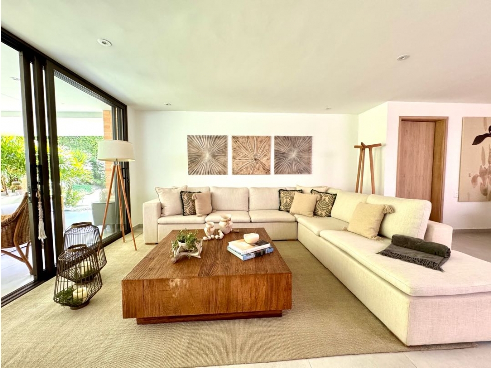 Vendo hermosa casa reformada en Benedictinos Envigado