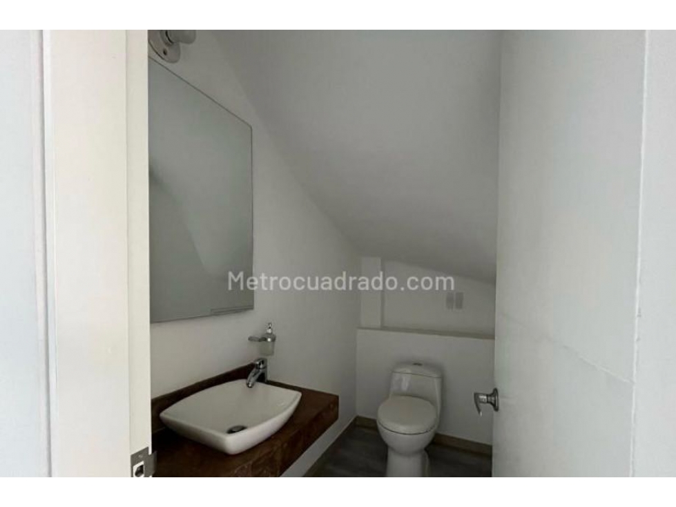 VENDO HERMOSA CASA REMODELADA NEGOCIABLE — foto 4