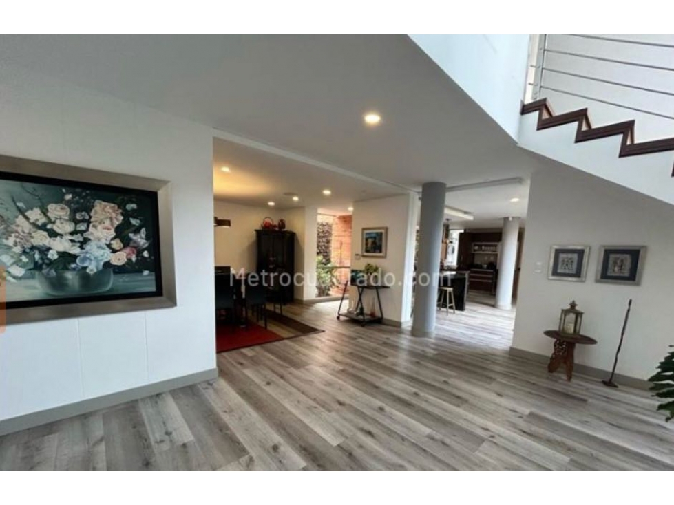 VENDO HERMOSA CASA REMODELADA — foto 2