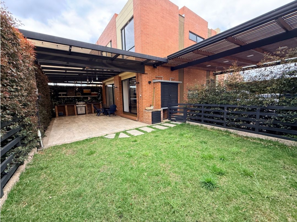 VENDO HERMOSA CASA REMODELADA