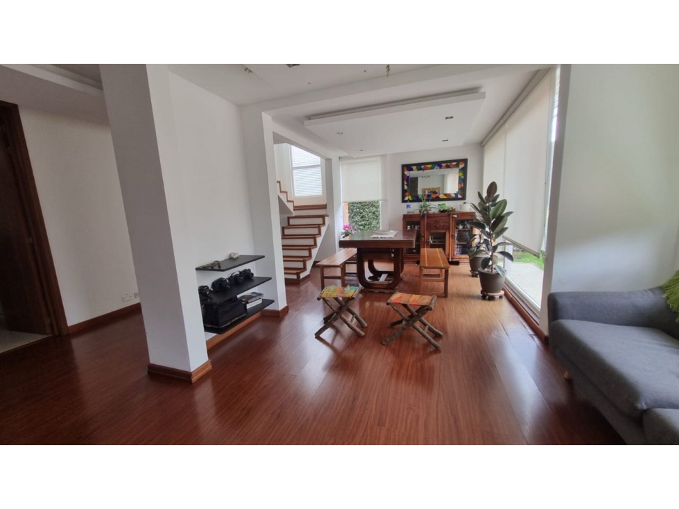 VENDO HERMOSA CASA REMODELADA - 1