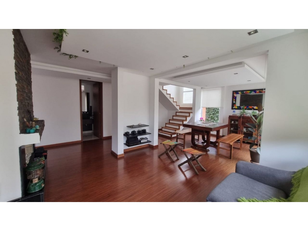VENDO HERMOSA CASA REMODELADA - 2