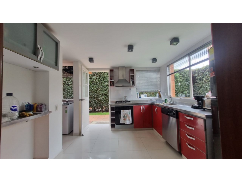 VENDO HERMOSA CASA REMODELADA - 4