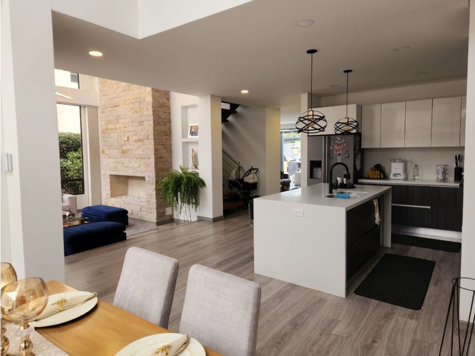 VENDO HERMOSA CASA REMODELADA EN CAJICA