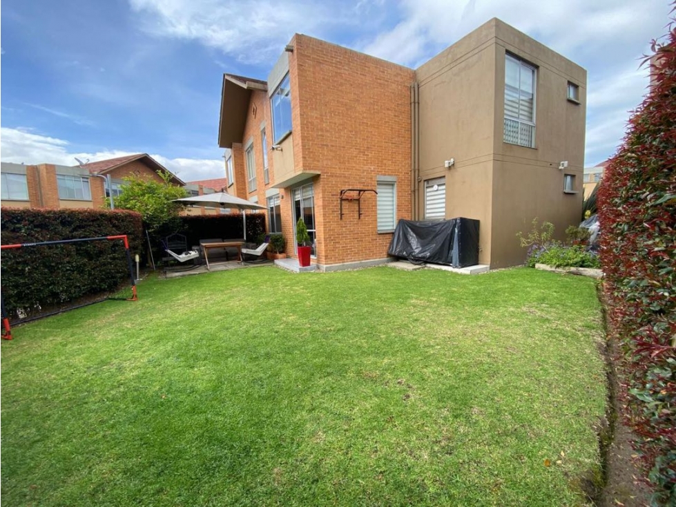VENDO HERMOSA CASA REMODELADA CAJICA