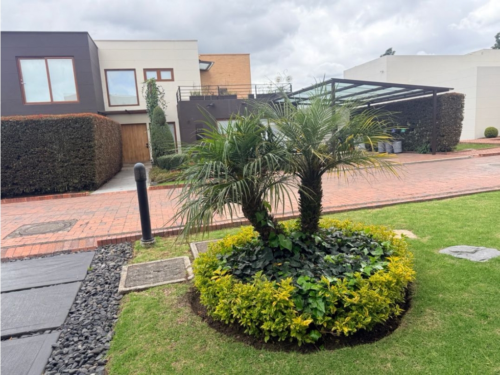 VENDO HERMOSA CASA REMODELADA EN CANELON — foto 2
