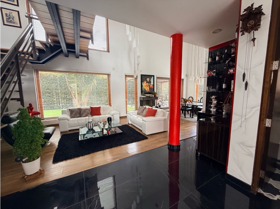 VENDO HERMOSA CASA REMODELADA EN CANELON — foto 3
