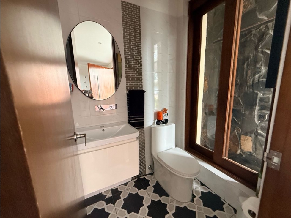 VENDO HERMOSA CASA REMODELADA EN CANELON — foto 4