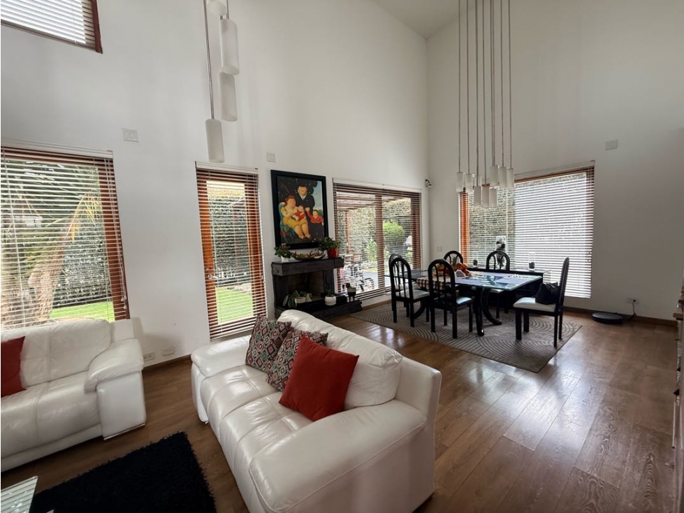 VENDO HERMOSA CASA REMODELADA EN CANELON — foto 6