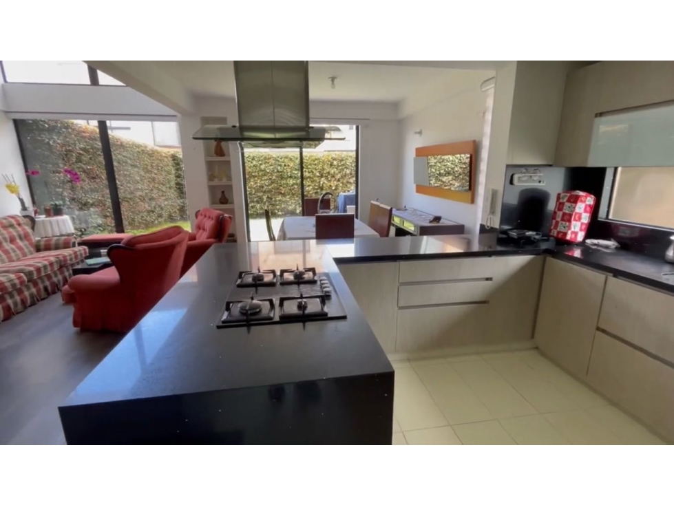 VENDO HERMOSA CASA TRES NIVELES — foto 2