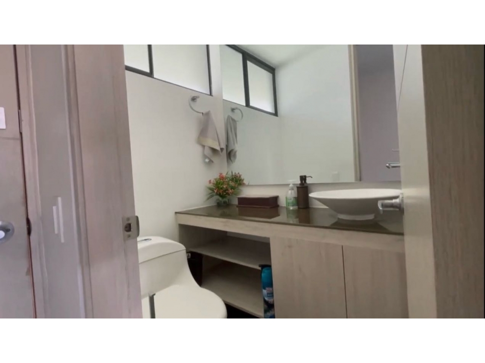 VENDO HERMOSA CASA TRES NIVELES — foto 6