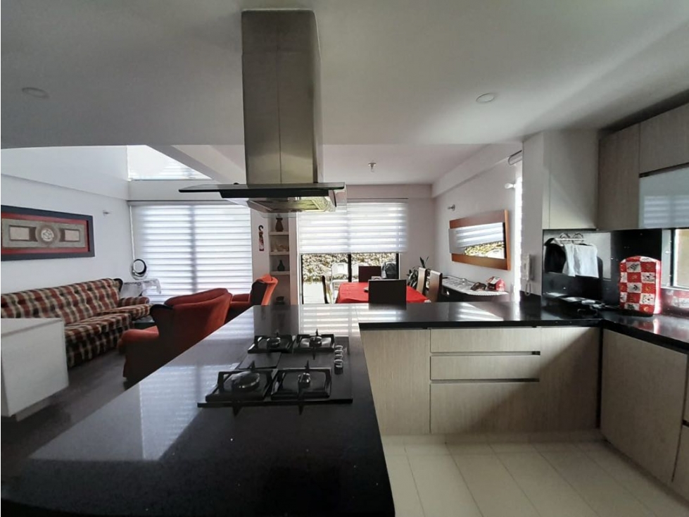 VENDO HERMOSA CASA TRES NIVELES — foto 3