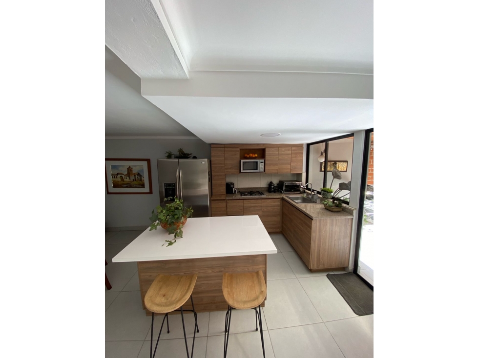 VENDO HERMOSA CASA UBICADO EN CUATRO ESQUINAS RIONEGRO ANTIOQUIA