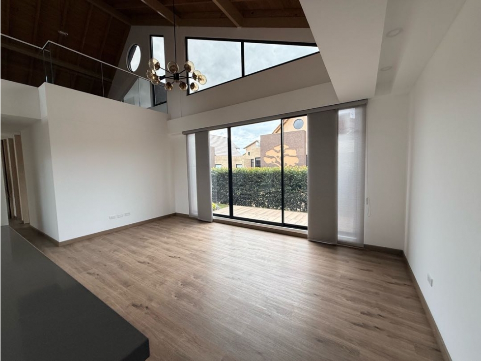 VENDO HERMOSA CASA UN NIVEL — foto 2