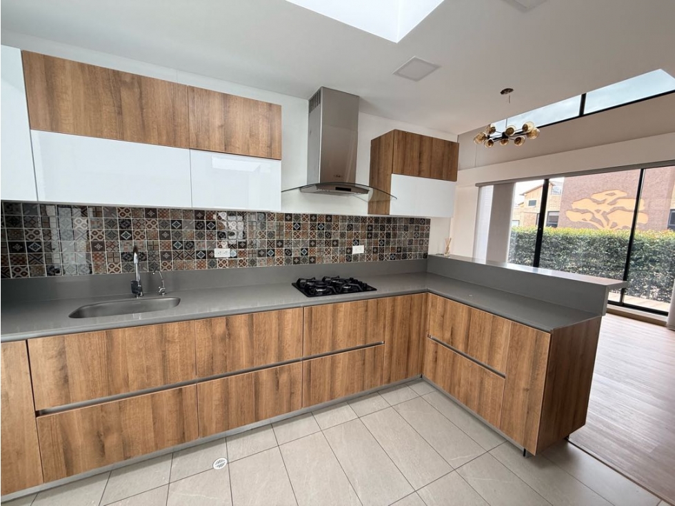 VENDO HERMOSA CASA UN NIVEL — foto 3