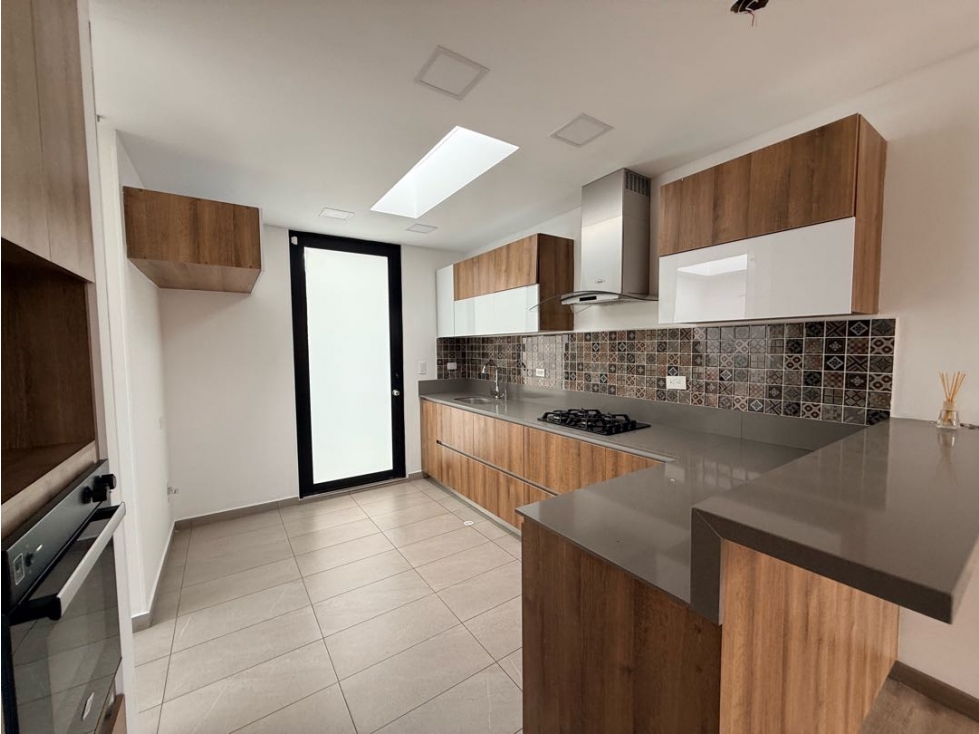 VENDO HERMOSA CASA UN NIVEL — foto 4
