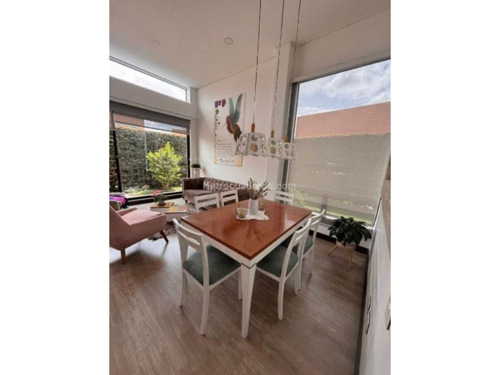 VENDO HERMOSA CASA UN NIVEL