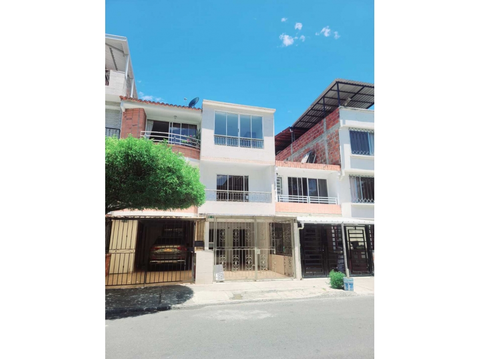 VENDO HERMOSA CASA UNIFAMILIAR CALICANTO VALLE DEL LILI