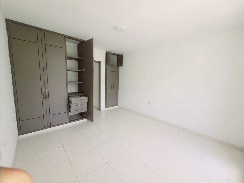 VENDO HERMOSA CASA UNIFAMILIAR CALICANTO VALLE DEL LILI — foto 3