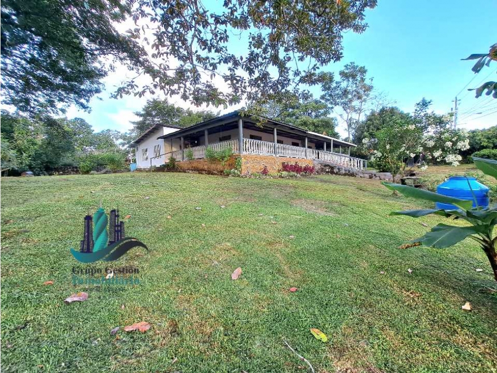 VENDO HERMOSA CASA VIA PRINCIPAL BOQUETE - 2