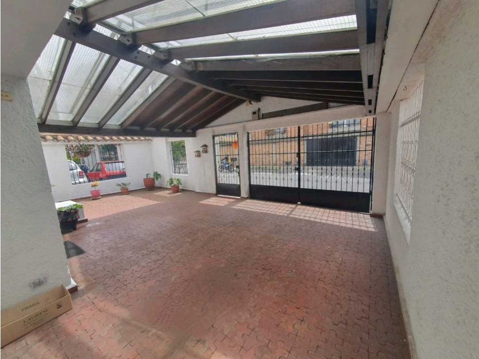 VENDO HERMOSA Y AMPLIA CASA EN EL BARRIO EL CONTADOR — foto 5