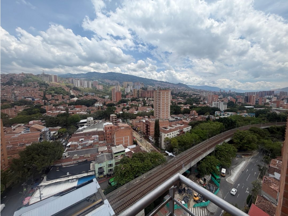 Vendo hermoso apartaestudio estación del metro Santa Lucía, vista