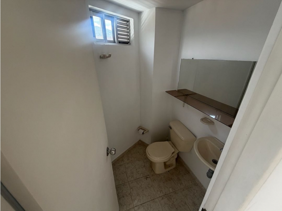 Vendo hermoso apartaestudio estación del metro Santa Lucía, vista — foto 2