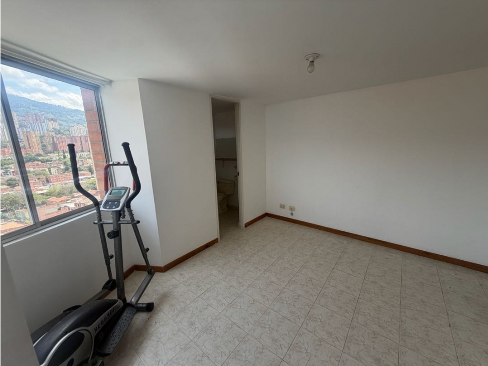 Vendo hermoso apartaestudio estación del metro Santa Lucía, vista — foto 4