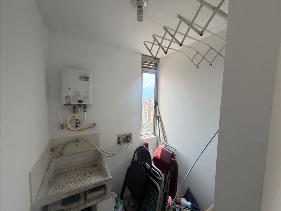 Vendo hermoso apartaestudio estación del metro Santa Lucía, vista — foto 5