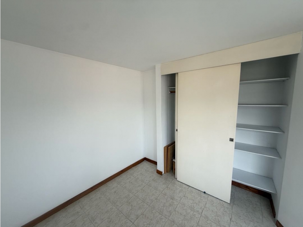Vendo hermoso apartaestudio estación del metro Santa Lucía, vista — foto 6