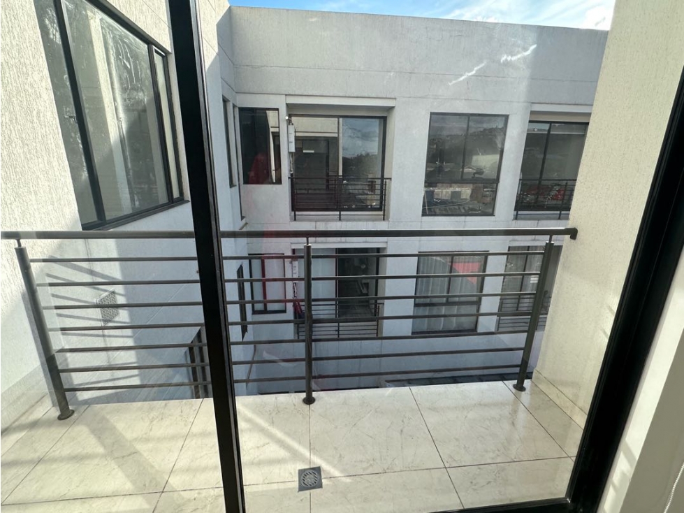 VENDO HERMOSO APARTAESTUDIO PARA ESTRENAR EN NIZA.T.P — foto 5