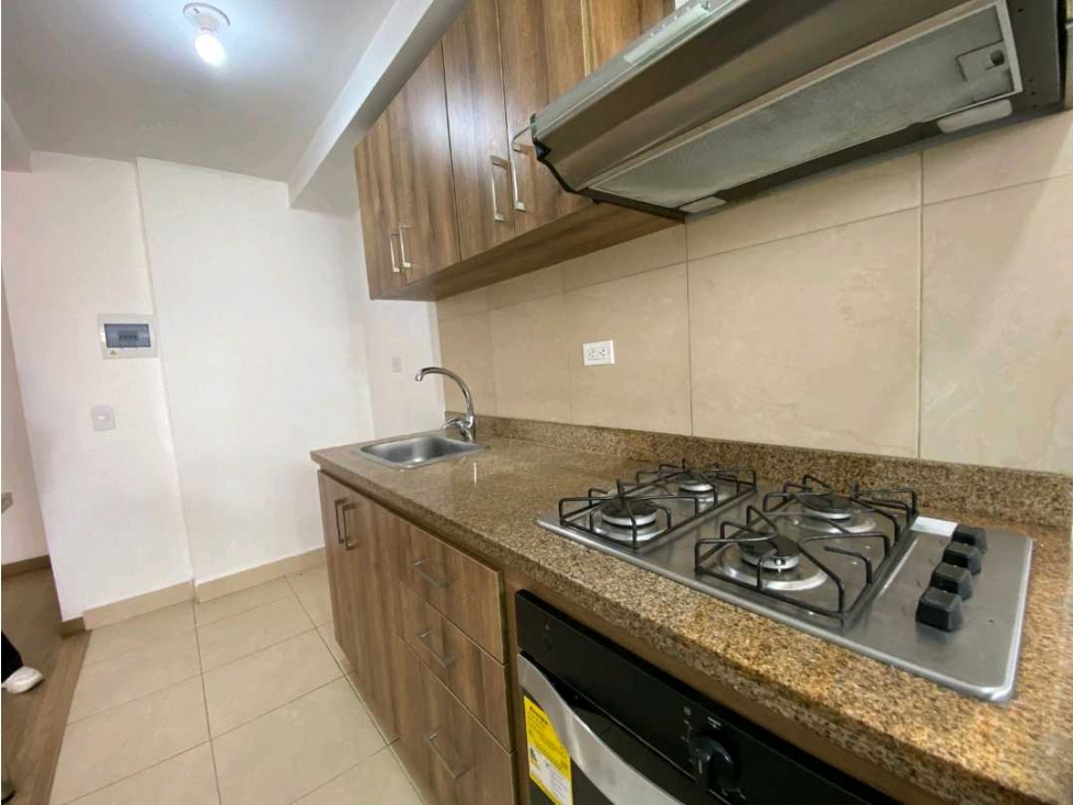 VENDO HERMOSO APARTAMENTO CONJUNTO LUCCA CON PARQUEADERO PRIVADO — foto 2