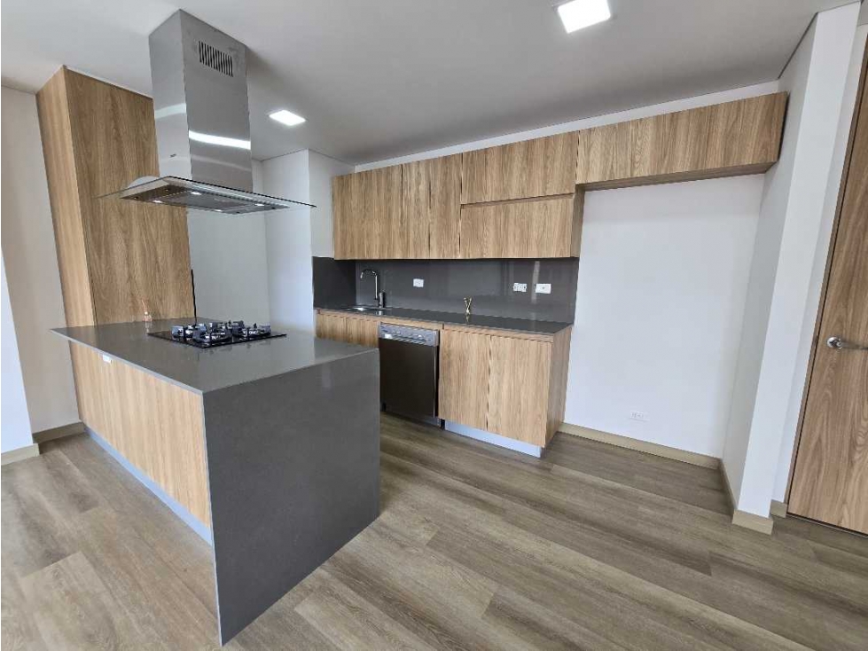 VENDO HERMOSO APARTAMENTO EN LOS COLORES