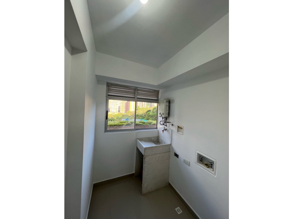 VENDO HERMOSO APARTAMENTO EN SABANETA — foto 3