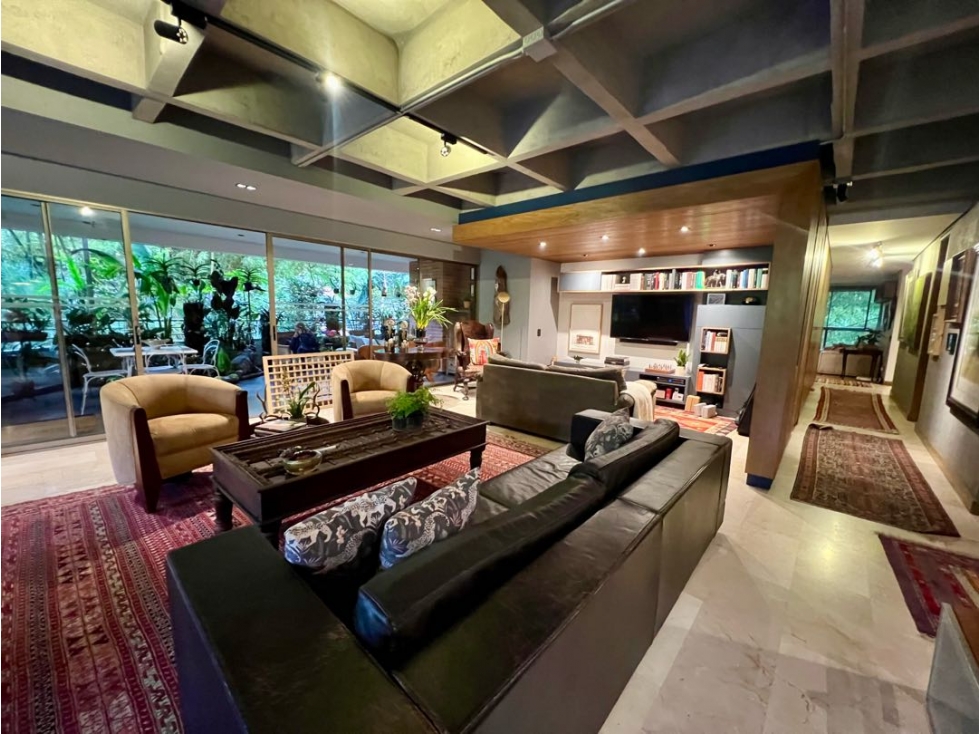 VENDO HERMOSO APARTAMENTO RODEADO DE VERDE Y QUEBRADAS!