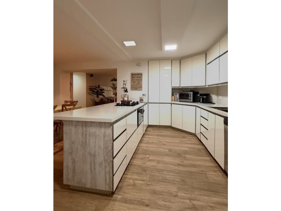 VENDO HERMOSO APTO EN EL POBLADO LOS BALSOS — foto 4