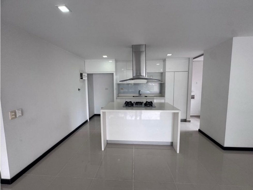 VENDO HERMOSO APTO EN ENVIGADO. LOMA LAS BRUJAS.